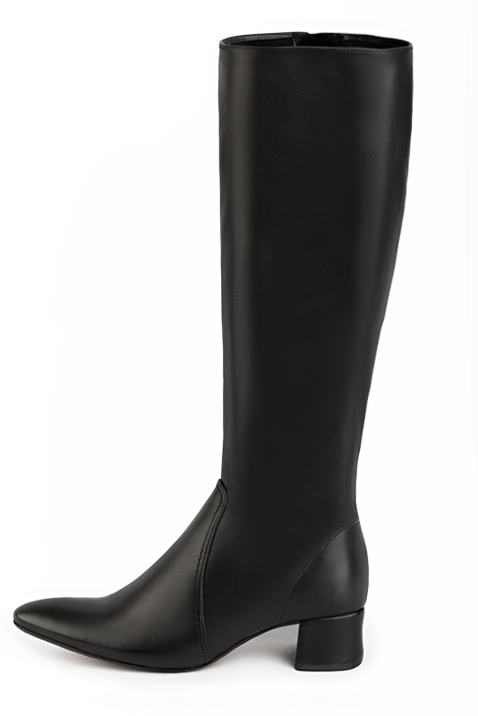 Satin black women's feminine knee-high boots. Tapered toe. Low flare heels. Made to measure. Profile view - Florence KOOIJMAN